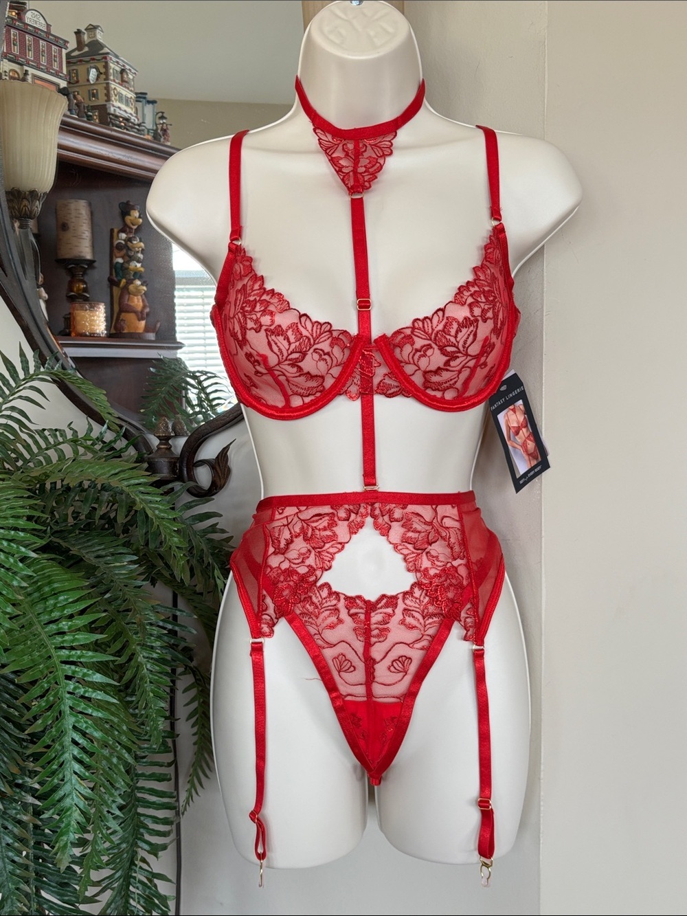 Brand New Fantasy Lingerie Red Lace Three-Piece Bra Thong Panty Garter Belt Set